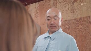 MEYD-898 [中文字幕] 桐條紗綾 - 店長把調漲時薪當條件的接受乳頭欺負騷擾的巨乳打工人妻NTR