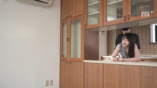 MIDV-657 [中文字幕] 翼あおい - 看房中的夫妻肉棒・找辦公室的公司員工肉棒・單身絶倫肉棒，隨便的用巨乳乳溝和緊身翹臀內褲痕不自覺誘惑然後即抽插讓中出的笑瞇瞇性愛狂女房仲