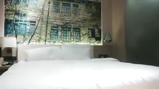 【利哥探花】深夜2000元约炮婴儿肥大奶少妇穿上渔网黑丝干换姿势差点被妹子发现