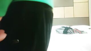 【利哥探花】白衣黑裙外围小姐姐，穿上开档丝袜吸奶揉穴，翘起大屁股扭动，扛起腿抽插，后入撞击猛操