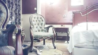 【赵总寻花】身体敏感的卷发小姐姐换上民国情趣套装，被小天干的高潮不断彻底被征服大喊爸爸操我