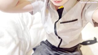 在麦当劳工作的十几岁女朋友，手动帮她达到高潮，然后内射结束