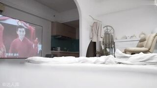 真实换妻4P 非常牛逼的女夫妻 69深喉口交 多次骚B直喷水 这也太剌激了