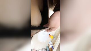 趁妹妹不在家让妹夫好好发泄一下，大姨子主动穿旗袍，勾引妹夫操她骚穴无套内射