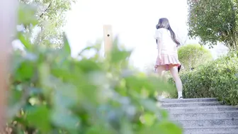 悠米】《调教女M5》美女外出散步被跟踪捂晕，醒来已被驷马绑好+棒棒羔潮+丝袜勒嘴叠加胶带封嘴+大号口球+单手套+开腿器
