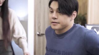 麻豆传媒映画，MD-0128 夏晴子 沈娜娜 淫乱3P团圆火锅.色欲姐妹与姐夫的三人混战