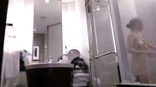 前一天有一位性感女士给我发了一条 DM，说“我只有两个小时的时间，我们可以见面吗？”