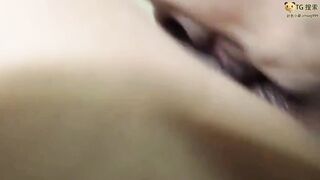 纹身师爆操漂亮美眉 哥哥骚逼流白浆受不了 还是先给妹妹打一针吧 力度越强越好